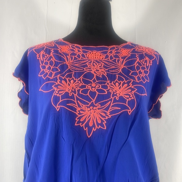 Arden B Royal blue, peach embroidered floral top, short sleeve - Picture 4 of 8